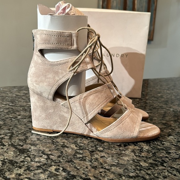 Chinese Laundry Raja Kid Suede lace wedge sandal NIB 9 - Picture 3 of 12